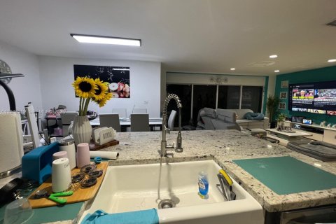 Casa en venta en Miami, Florida, 3 dormitorios, 124.86 m2 № 2002569 - foto 7