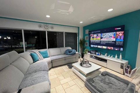 Casa en venta en Miami, Florida, 3 dormitorios, 124.86 m2 № 2002569 - foto 3