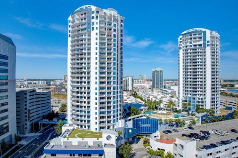 Condo à Tampa, Floride, 3 chambres  № 2125197