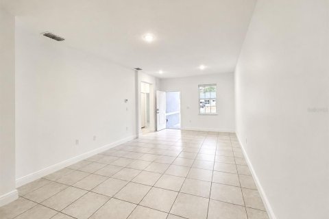 Apartamento en alquiler en Citrus Springs, Florida, 3 dormitorios, 110.27 m2 № 2106797 - foto 3