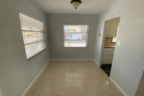 Villa ou maison à vendre à South Pasadena, Floride: 2 chambres, 85.47 m2 № 2221564 - photo 11
