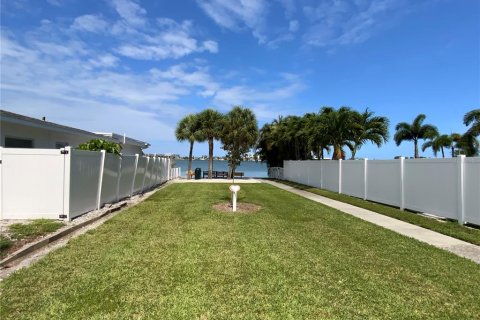 Villa ou maison à vendre à South Pasadena, Floride: 2 chambres, 85.47 m2 № 2221564 - photo 16