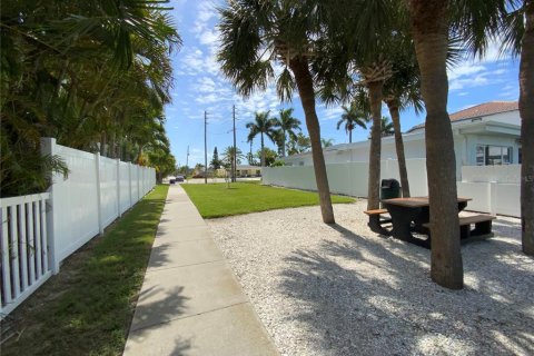 Villa ou maison à vendre à South Pasadena, Floride: 2 chambres, 85.47 m2 № 2221564 - photo 18