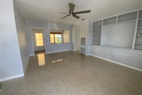 Villa ou maison à vendre à South Pasadena, Floride: 2 chambres, 85.47 m2 № 2221564 - photo 5