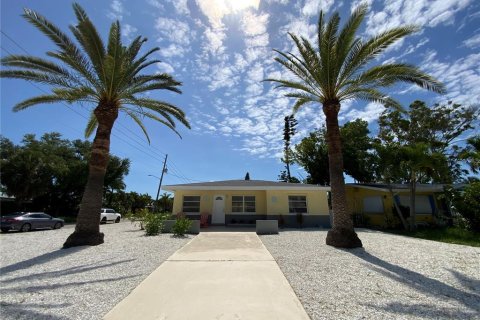 House in South Pasadena, Florida 2 bedrooms, 85.47 sq.m. № 2221564