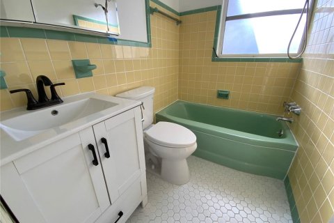 Villa ou maison à vendre à South Pasadena, Floride: 2 chambres, 85.47 m2 № 2221564 - photo 9