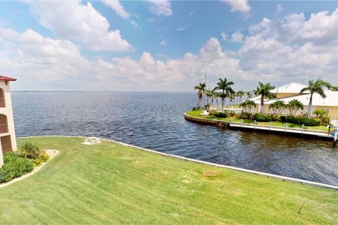 Condo in Punta Gorda, Florida, 2 bedrooms  № 688664 - photo 16