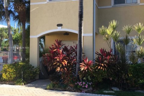 Touwnhouse à louer à North Miami Beach, Floride: 3 chambres, 105.07 m2 № 1964333 - photo 1