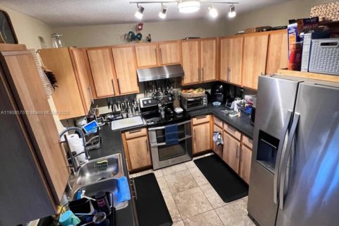 Touwnhouse à louer à North Miami Beach, Floride: 3 chambres, 105.07 m2 № 1964333 - photo 10