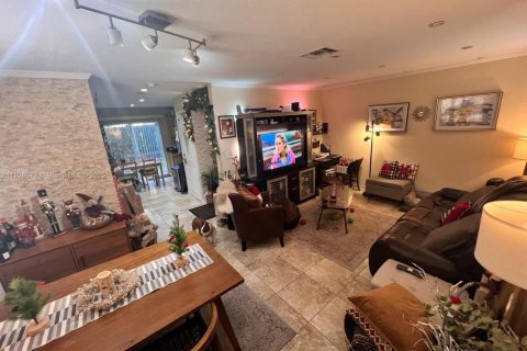 Touwnhouse à louer à North Miami Beach, Floride: 3 chambres, 105.07 m2 № 1964333 - photo 13