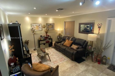 Touwnhouse à louer à North Miami Beach, Floride: 3 chambres, 105.07 m2 № 1964333 - photo 7