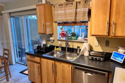 Touwnhouse à louer à North Miami Beach, Floride: 3 chambres, 105.07 m2 № 1964333 - photo 12