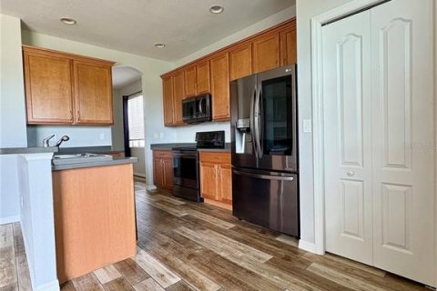 Casa en alquiler en Spring Hill, Florida, 3 dormitorios, 207.45 m2 № 1915691 - foto 9