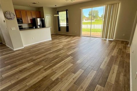 Casa en alquiler en Spring Hill, Florida, 3 dormitorios, 207.45 m2 № 1915691 - foto 4