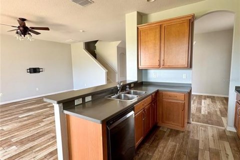 Casa en alquiler en Spring Hill, Florida, 3 dormitorios, 207.45 m2 № 1915691 - foto 11