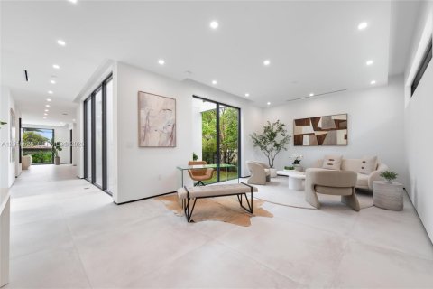 Casa en venta en North Miami, Florida, 4 dormitorios, 399.48 m2 № 2268164 - foto 2