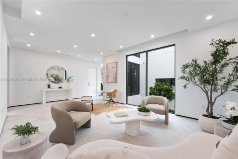 Casa en venta en North Miami, Florida, 4 dormitorios, 399.48 m2 № 2268164 - foto 3