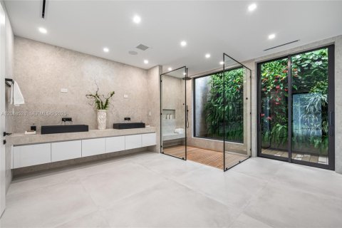 Casa en venta en North Miami, Florida, 4 dormitorios, 399.48 m2 № 2268164 - foto 24