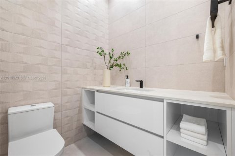 Casa en venta en North Miami, Florida, 4 dormitorios, 399.48 m2 № 2268164 - foto 17