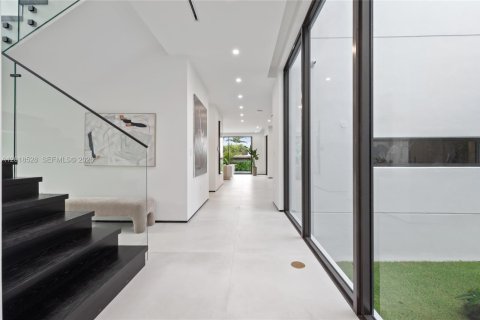 Casa en venta en North Miami, Florida, 4 dormitorios, 399.48 m2 № 2268164 - foto 5