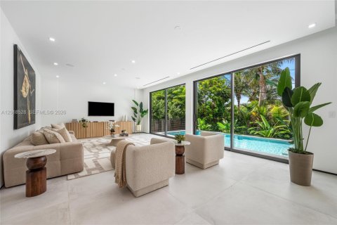Casa en venta en North Miami, Florida, 4 dormitorios, 399.48 m2 № 2268164 - foto 11