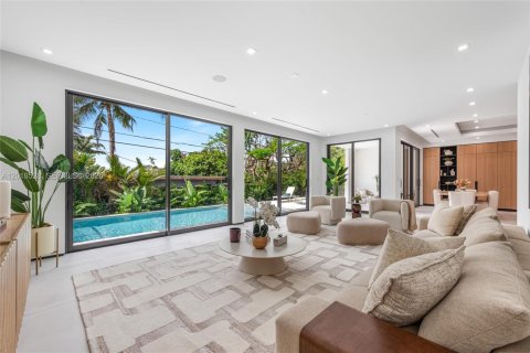 Casa en venta en North Miami, Florida, 4 dormitorios, 399.48 m2 № 2268164 - foto 12