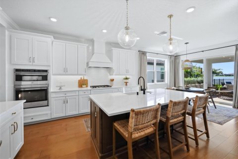 House in Lakewood Ranch, Florida 5 bedrooms, 331.94 sq.m. № 2359359 - photo 10