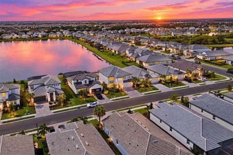 House in Lakewood Ranch, Florida 5 bedrooms, 331.94 sq.m. № 2359359