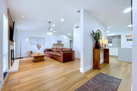 House in Tampa, Florida 3 bedrooms, 213.4 sq.m. № 2199360 - photo 19