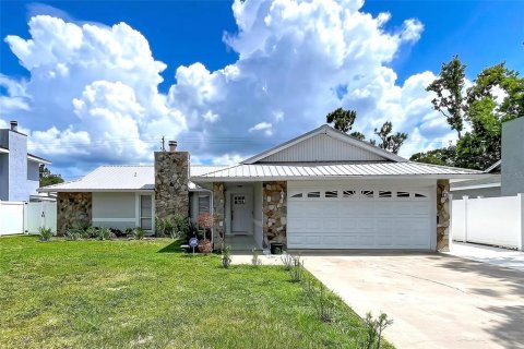 House in Tampa, Florida 3 bedrooms, 213.4 sq.m. № 2199360