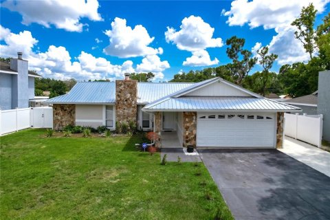 House in Tampa, Florida 3 bedrooms, 213.4 sq.m. № 2199360 - photo 12