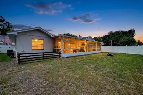 House in Tampa, Florida 3 bedrooms, 213.4 sq.m. № 2199360 - photo 7