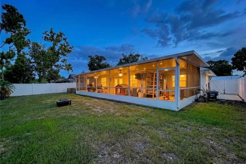 House in Tampa, Florida 3 bedrooms, 213.4 sq.m. № 2199360 - photo 8