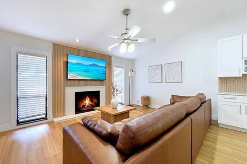 House in Tampa, Florida 3 bedrooms, 213.4 sq.m. № 2199360 - photo 16
