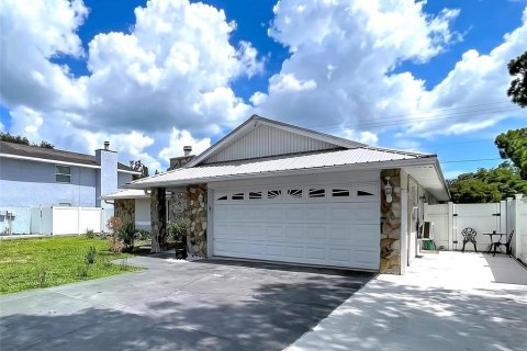 House in Tampa, Florida 3 bedrooms, 213.4 sq.m. № 2199360 - photo 3