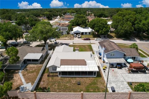 House in Tampa, Florida 3 bedrooms, 213.4 sq.m. № 2199360 - photo 10