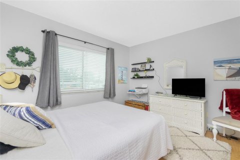 Condo in Englewood, Florida, 2 bedrooms  № 1841486 - photo 10