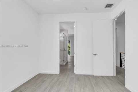 Touwnhouse à vendre à Miami, Floride: 4 chambres, 236.9 m2 № 1770371 - photo 23