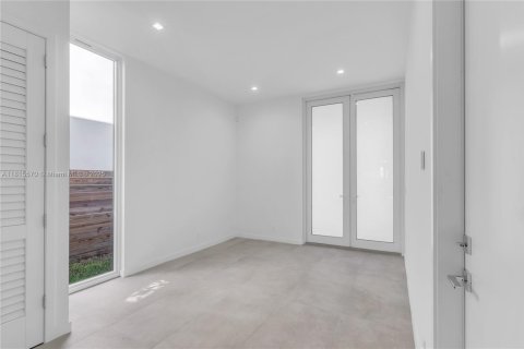 Touwnhouse à vendre à Miami, Floride: 4 chambres, 236.9 m2 № 1770371 - photo 11