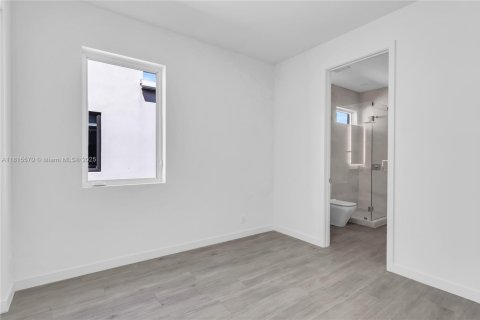 Touwnhouse à vendre à Miami, Floride: 4 chambres, 236.9 m2 № 1770371 - photo 18