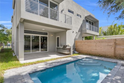 Touwnhouse à vendre à Miami, Floride: 4 chambres, 236.9 m2 № 1770371 - photo 13