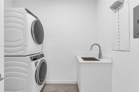 Touwnhouse à vendre à Miami, Floride: 4 chambres, 236.9 m2 № 1770371 - photo 26