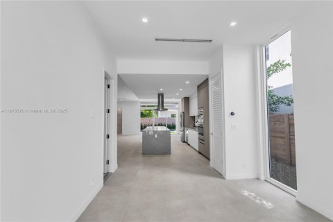 Touwnhouse à vendre à Miami, Floride: 4 chambres, 236.9 m2 № 1770371 - photo 9