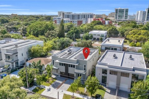 Touwnhouse à vendre à Miami, Floride: 4 chambres, 236.9 m2 № 1770371 - photo 3