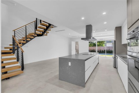 Touwnhouse à vendre à Miami, Floride: 4 chambres, 236.9 m2 № 1770371 - photo 2