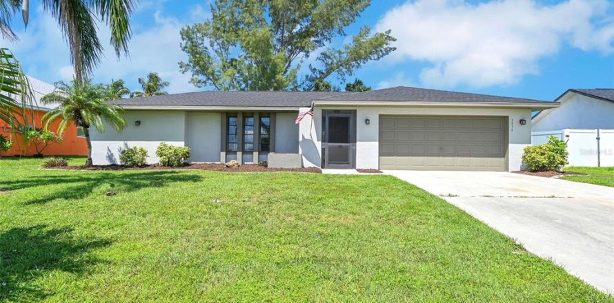 House in Cape Coral, Florida 3 bedrooms, 157.75 sq.m. № 1885230