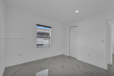 Casa en venta en Miami, Florida, 3 dormitorios, 87.89 m2 № 1862424 - foto 22