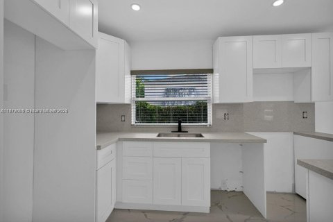 Casa en venta en Miami, Florida, 3 dormitorios, 87.89 m2 № 1862424 - foto 28