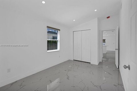 Casa en venta en Miami, Florida, 3 dormitorios, 87.89 m2 № 1862424 - foto 8