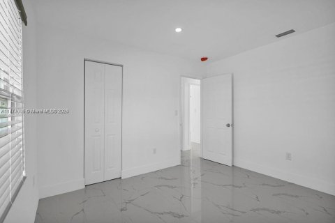 Casa en venta en Miami, Florida, 3 dormitorios, 87.89 m2 № 1862424 - foto 23